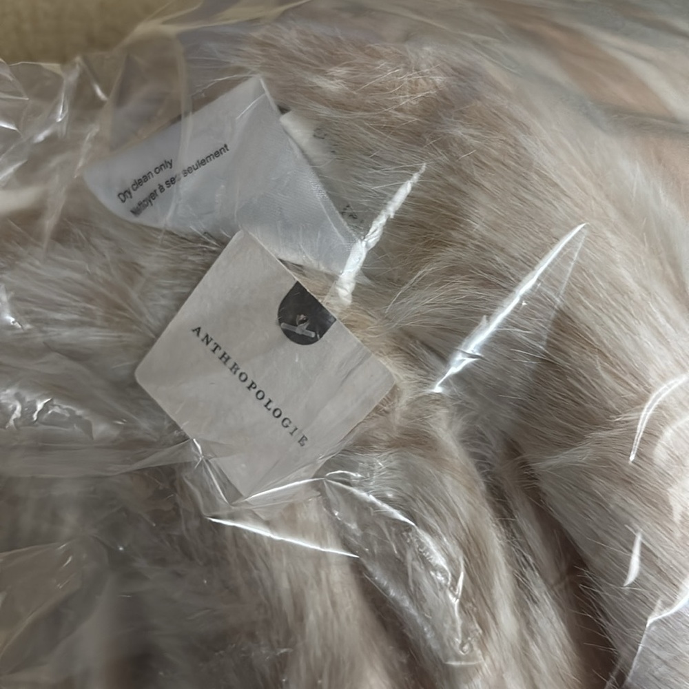 New ANTHROPOLOGIE Alpine Faux Fur Throw Blanket Pink Cozy 60” x 70” - Picture 6 of 7